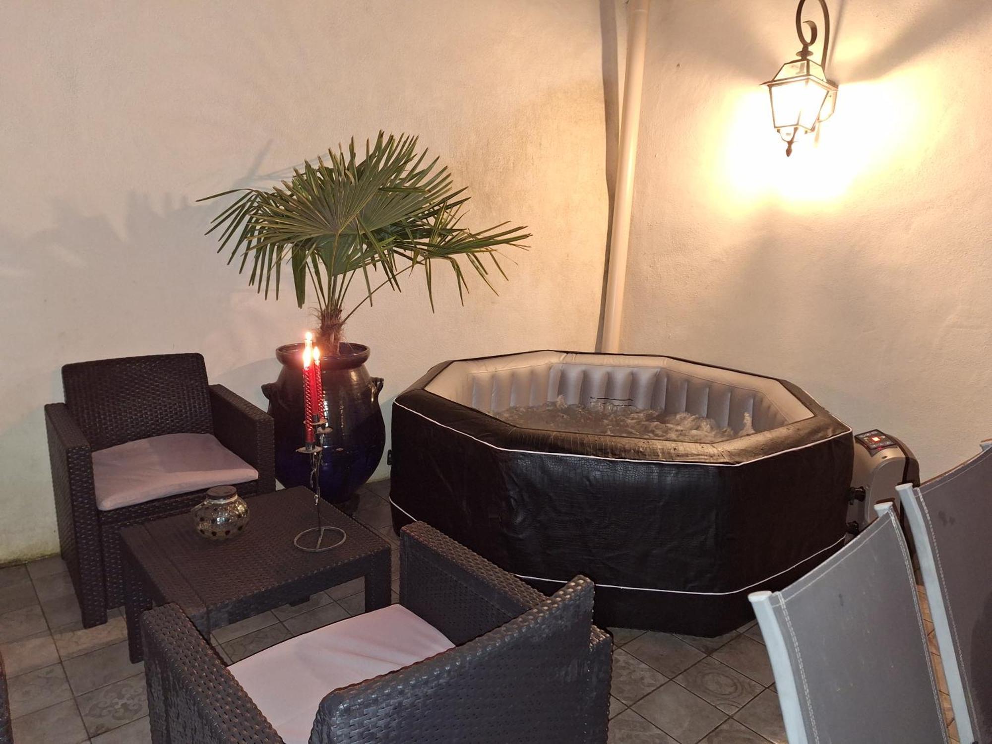 La Bonbonniere Gite De Charme Avec Jacuzzi มาโลแซน ภายนอก รูปภาพ