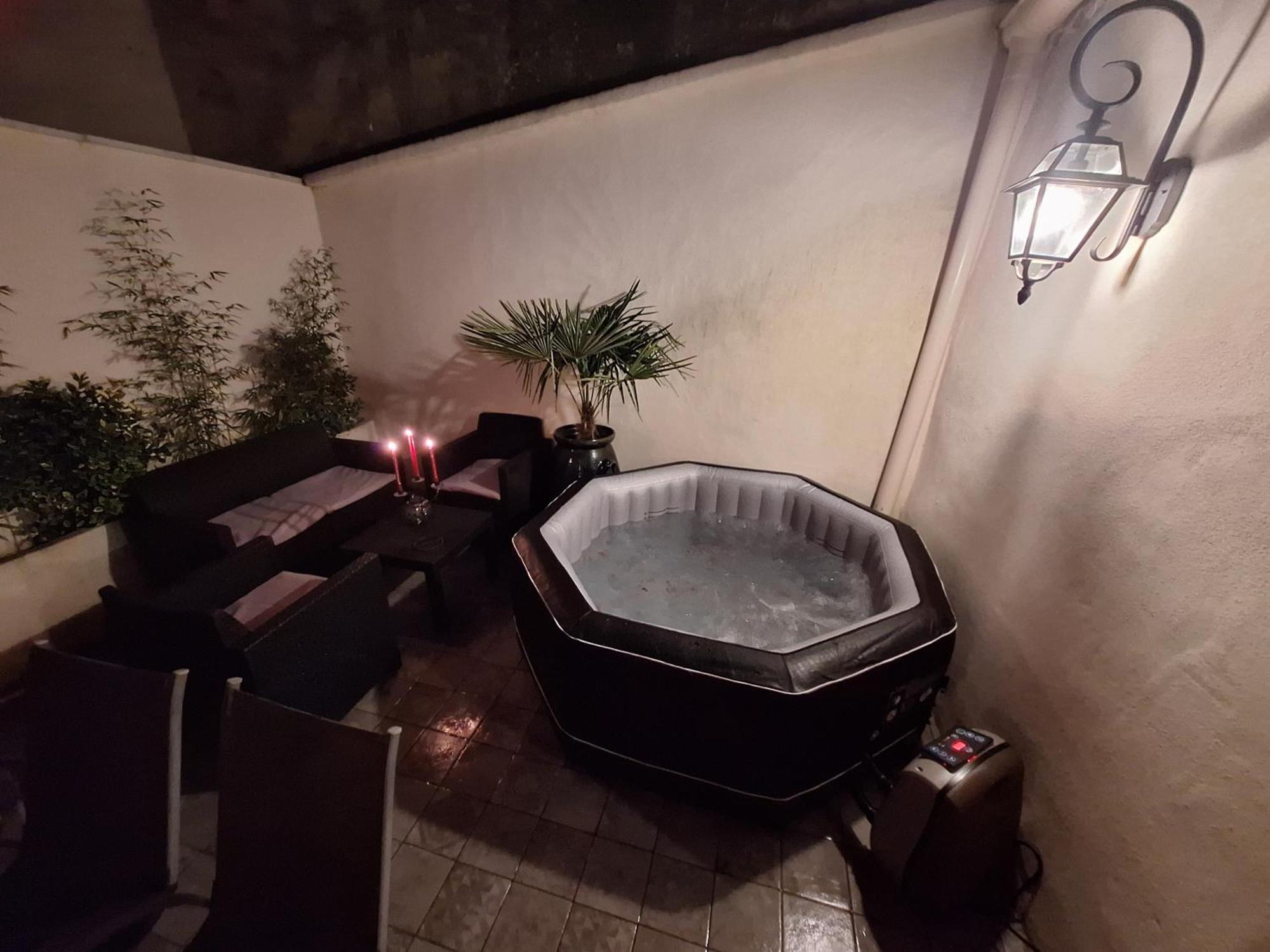 La Bonbonniere Gite De Charme Avec Jacuzzi มาโลแซน ภายนอก รูปภาพ